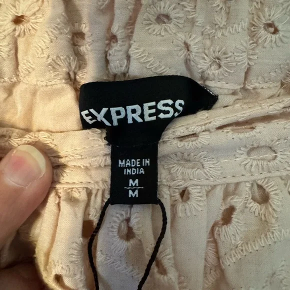Express Beautiful NWT Pink Maxi Eyelet Skirt - Picture 4 of 7